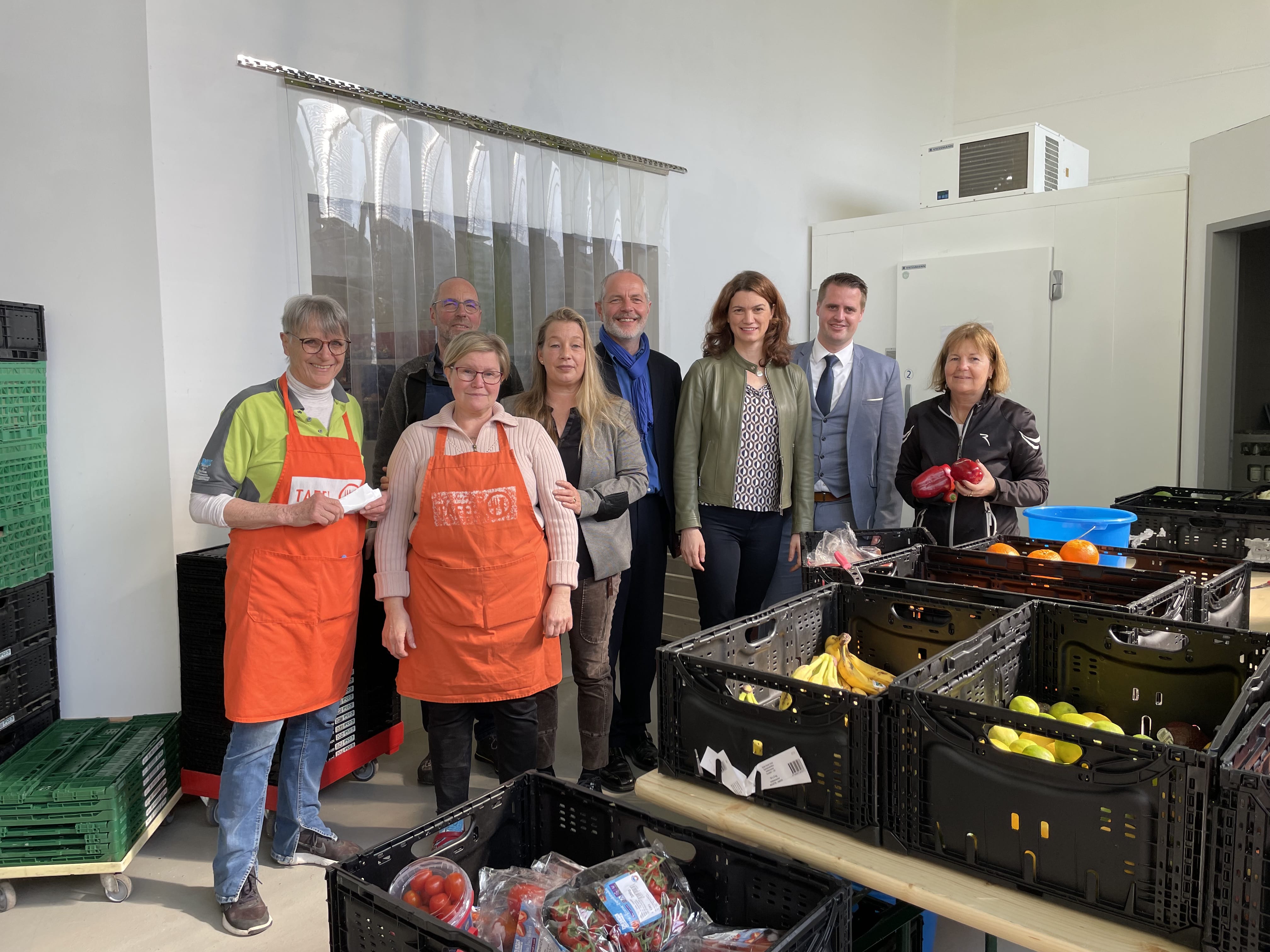 Landrätin Tanja Schweiger zu Besuch bei der Tafel Regensburg e.V